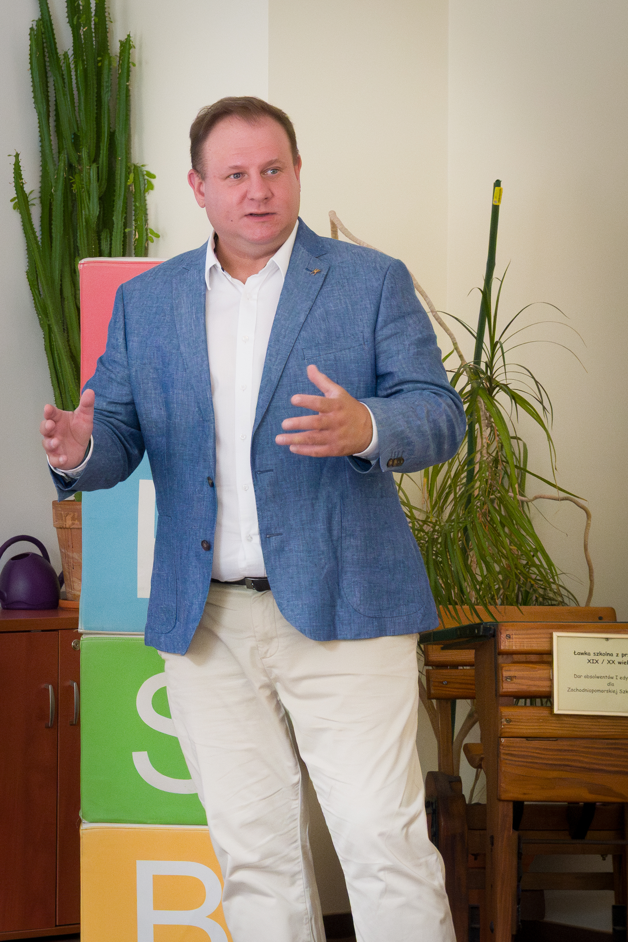 Bart Puszko presenting at an AI workshop